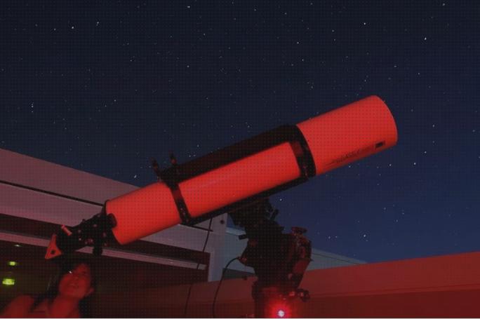 Review de observatorios astronómicos con un telescopio refractor